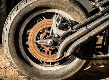 Park halindeki motosiklet