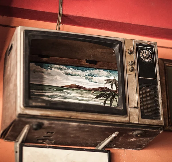 The old TV with a broken screen — Stock Photo, Image