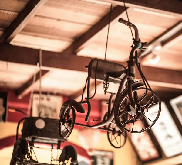 An old and rusty tricycle — Stock Photo, Image