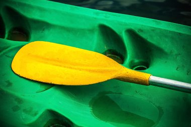 küçük bir balıkçı teknesi