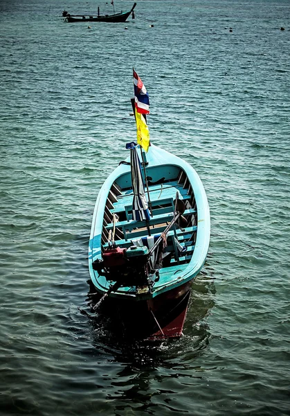 Un petit bateau de pêche — Photo