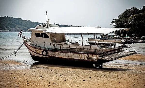 Boat on the beach — Stock Photo, Image