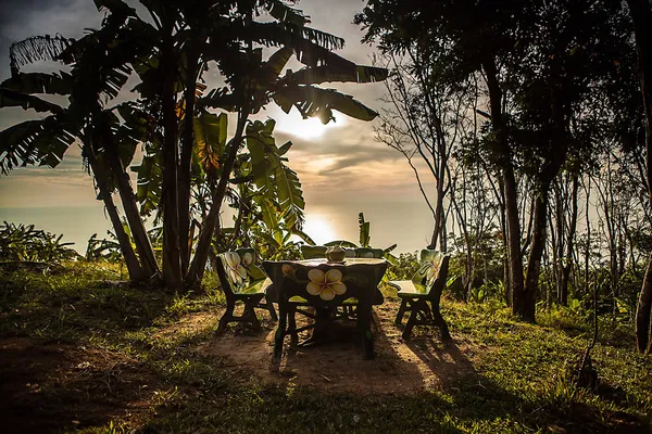 -休暇の背景の熱帯の島のビーチのカフェ — ストック写真