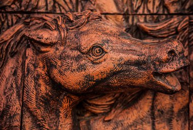 Geleneksel Asya görüntü taştan bir duvar üzerinde kesme..