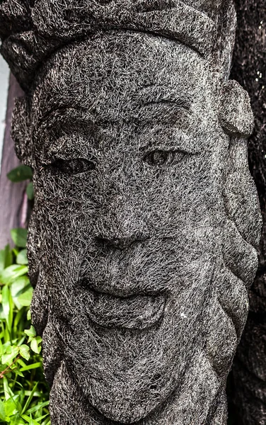 Tradicional estátua asiática de madeira . — Fotografia de Stock