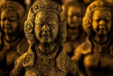 eski geleneksel heykelcik taş.