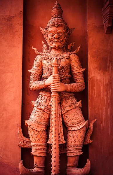 Традиционная каменная азиатская статуя . — стоковое фото