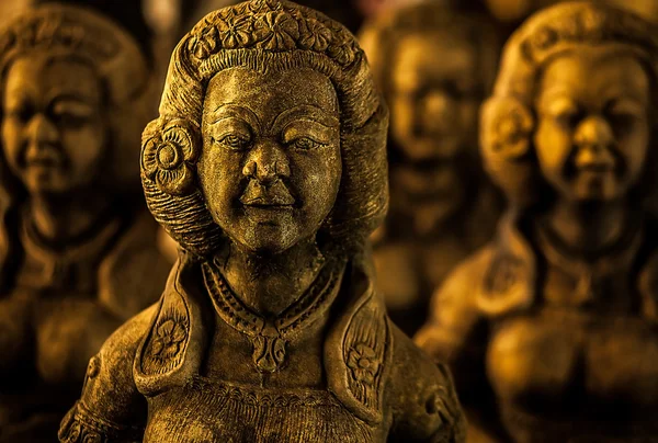 eski geleneksel heykelcik taş.