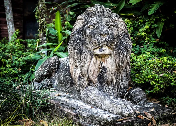 Traditionell sten asiatiska staty. — Stock fotografie