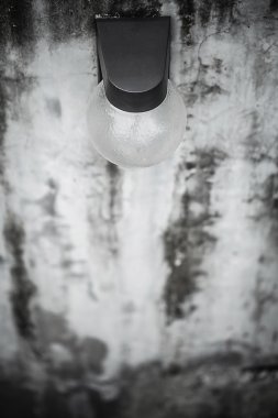grunge taş duvar açık lambası.
