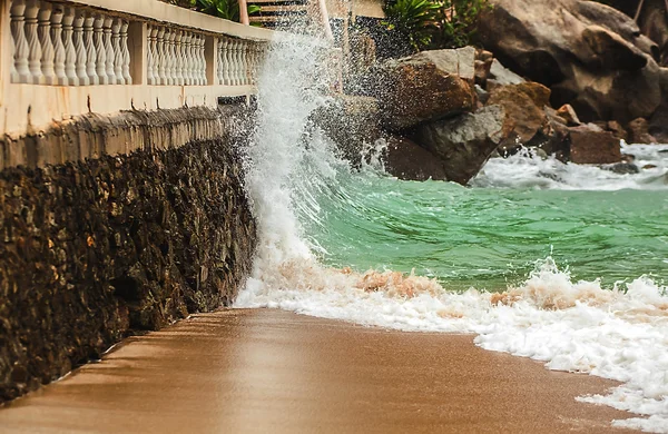 Seaside. Beautiful hotel near the sea — Stock Photo, Image