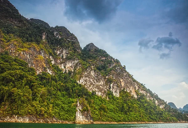 Rocas en las islas del sudeste asiático —  Fotos de Stock