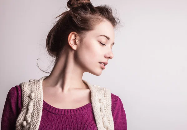 Jovem modelo sensual menina pose no estúdio . — Fotografia de Stock