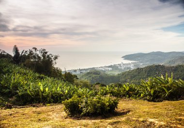 mükemmel gündoğumu gökyüzü ile tropikal bir ada manzara