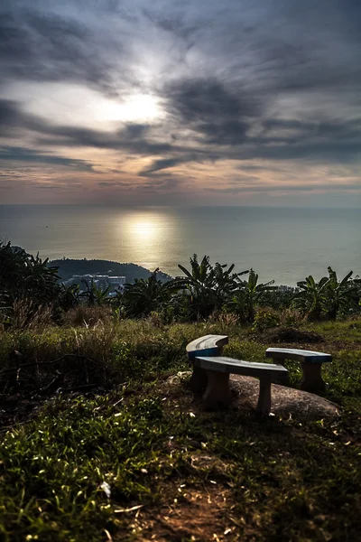 Paesaggio di isola tropicale con cielo perfetto tramonto — Foto Stock