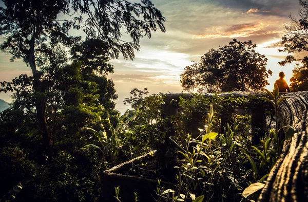 Paesaggio di isola tropicale con cielo perfetto tramonto — Foto Stock