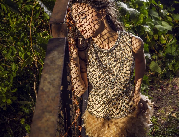 Dramatized image of sensual & attractive young woman in luxury dress posing outdoors. — Stock Photo, Image