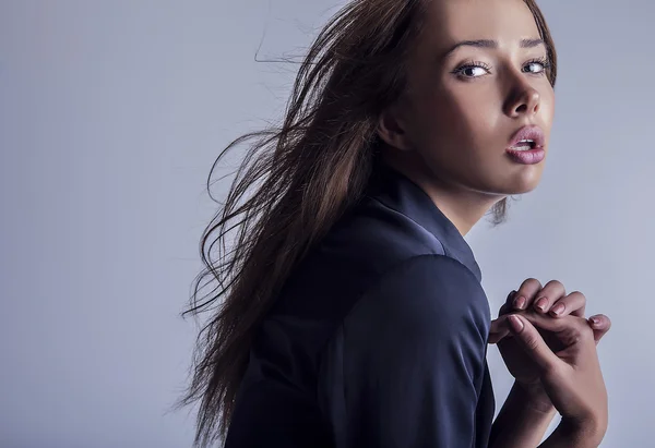 Joven sensual & mujer de belleza en un vestido de moda . —  Fotos de Stock