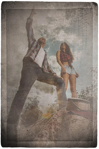 Ρετρό στυλ grunge πορτρέτο του νεαρό ζευγάρι θετική. — Φωτογραφία Αρχείου