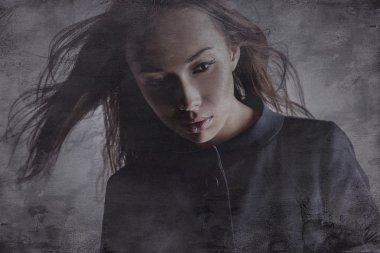 Retro genç güzel kadın portresi grunge tarzı.