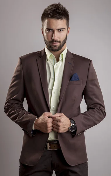 Elégant jeune homme beau. Studio portrait de mode. Images De Stock Libres De Droits