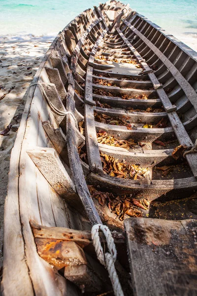 Puste drewniane łódź Tajlandia — Zdjęcie stockowe