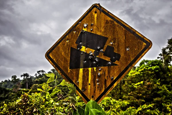 Paslı yol işareti — Stok fotoğraf