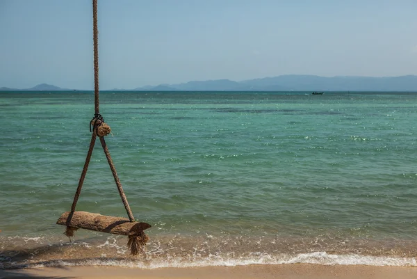 Empty Swing on sea — Stock Photo, Image