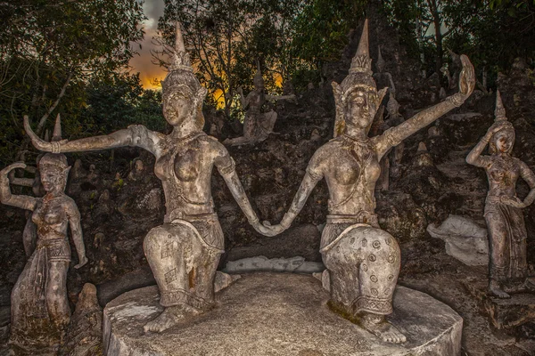 Oude stenen beeldhouwwerk in thailand — Stockfoto