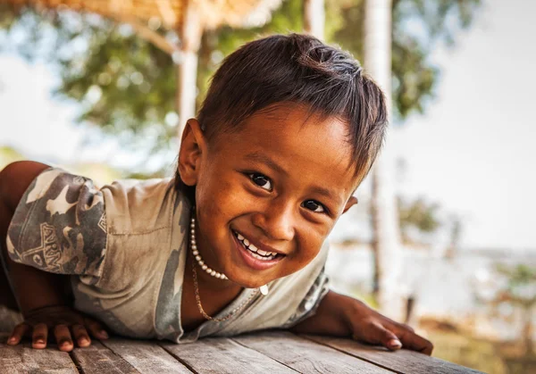 Jongen in thailand dorp — Stockfoto