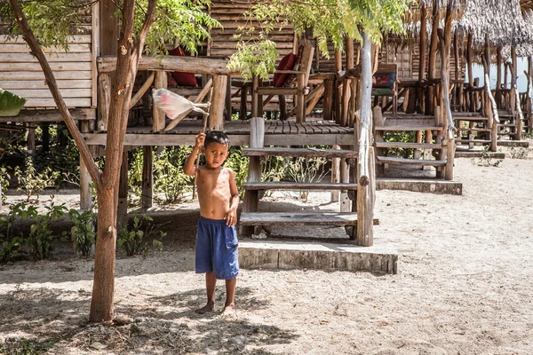 Jongen in thailand dorp — Stockfoto