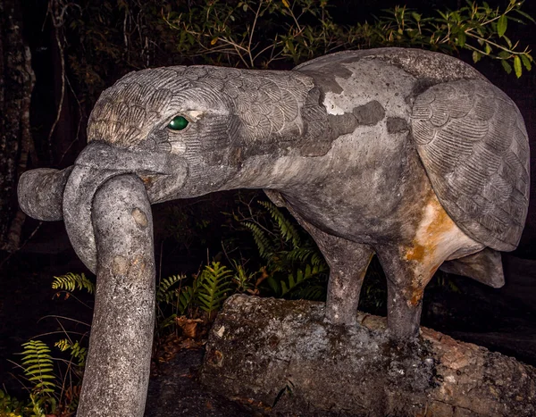 Escultura de pedra velha na Tailândia — Fotografia de Stock