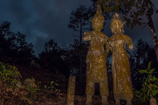 Oude stenen beeldhouwwerk in thailand — Stockfoto