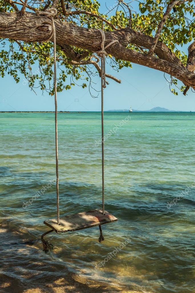 Lege Schommel Op Zee Stockfoto Innervision 46669171 - 