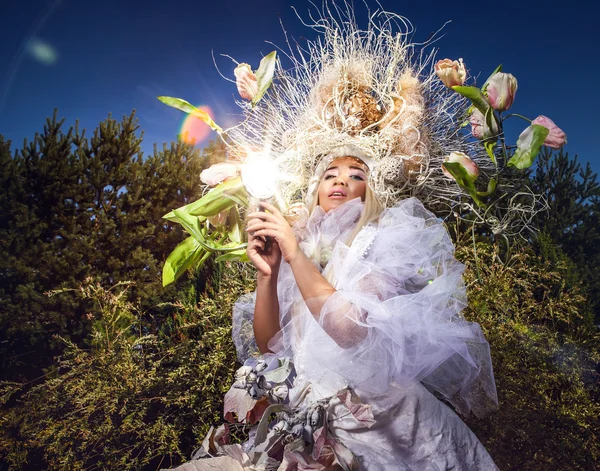 Imagen de moda de chica sensual en brillante estilización de fantasía. Foto de arte cuento de hadas al aire libre . —  Fotos de Stock