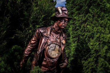 saatçi, parlak fantastik filmde görüntü. Açık masal sanat fotoğraf.