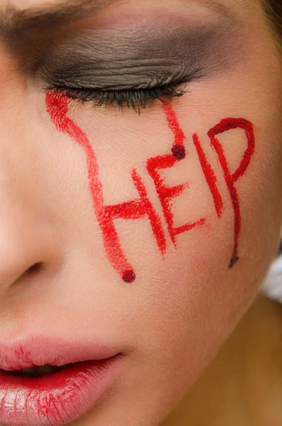 女性の目からキャプション ヘルプ血 — ストック写真