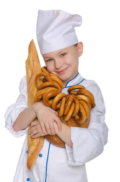 Lächelnder Bäcker mit Brot und Bagels — Stockfoto
