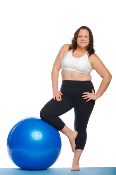 Fet kvinna gör fitness — Stockfoto