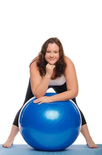Gruba kobieta z niebieską piłkę — Zdjęcie stockowe