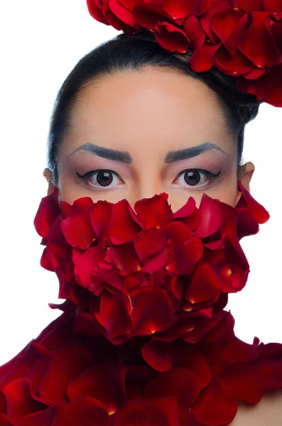 Rosto e pescoço menina coberta com rosa vermelha — Fotografia de Stock