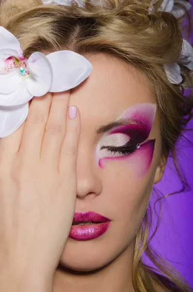 Retrato de mujer sensual con orquídea Imagen De Stock