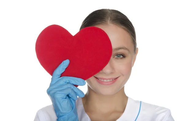 Medico sorridente occhio destro coperto con simbolo del cuore — Foto Stock