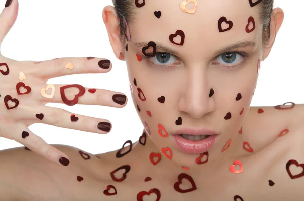 Mujer joven con corazones en la cara y la mano — Foto de Stock