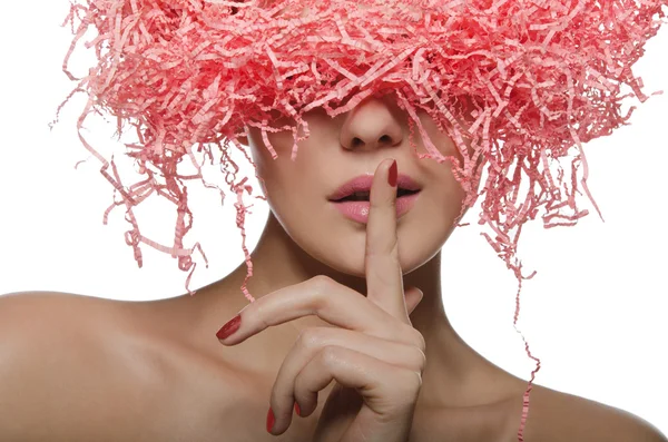 Retrato horizontal de mujer con cabello rosa — Foto de Stock