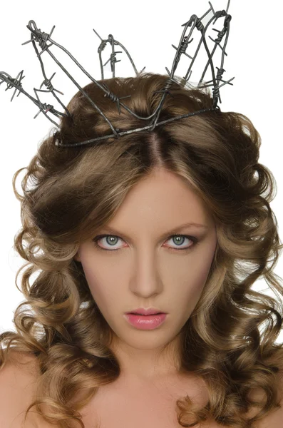 有刺鉄線の王冠を身に着けて美しい女性 — ストック写真