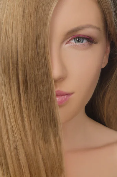 Düz saçlı güzel kadın portresi — Stok fotoğraf