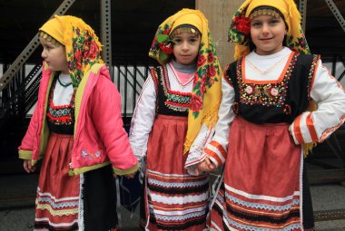 folklor grupları dans geleneksel kül Pazartesi kutlamaları