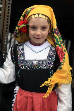 folklor grupları dans geleneksel kül Pazartesi kutlamaları