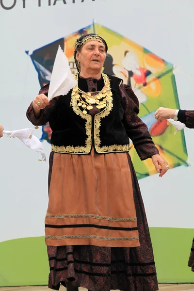 Folklorní taneční skupiny na tradiční Popeleční pondělí oslavy — Stock fotografie